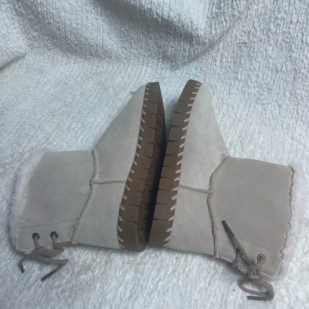 Mukluks leather suede khaki Ankle Boots back lace closure Faux fur lining SZ6.5